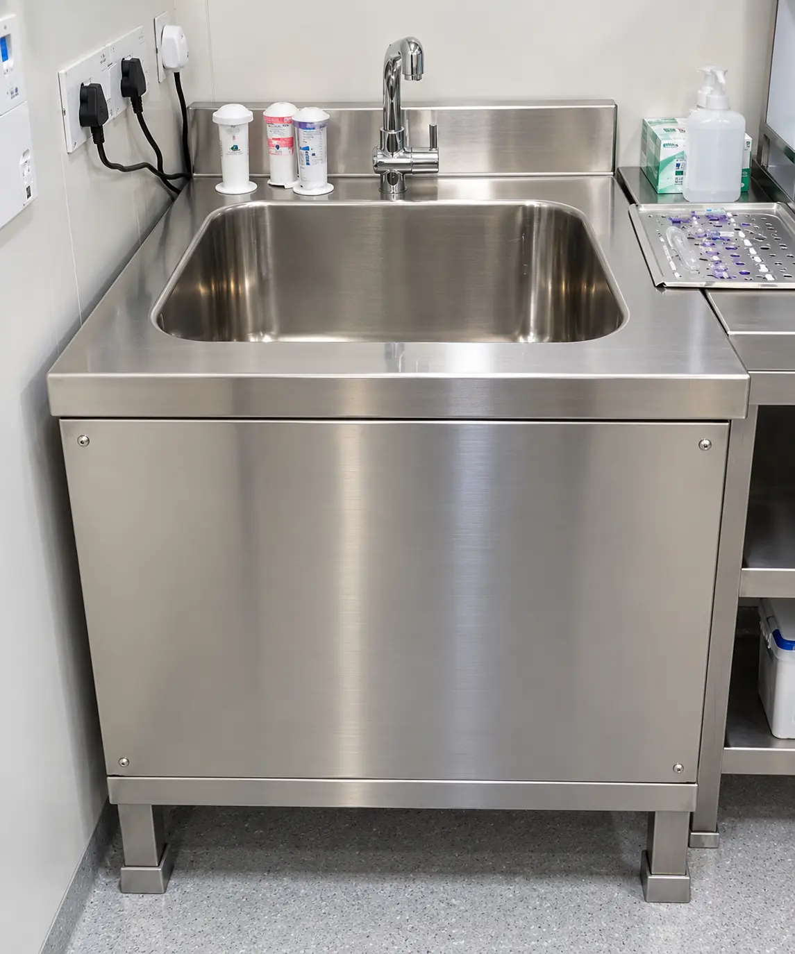 Instruments Washing Station Image 1